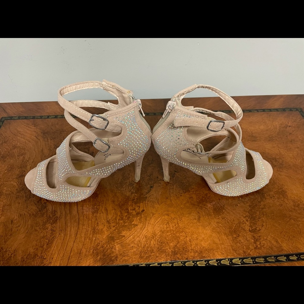 Jeweled Heel - Picture 4 of 9